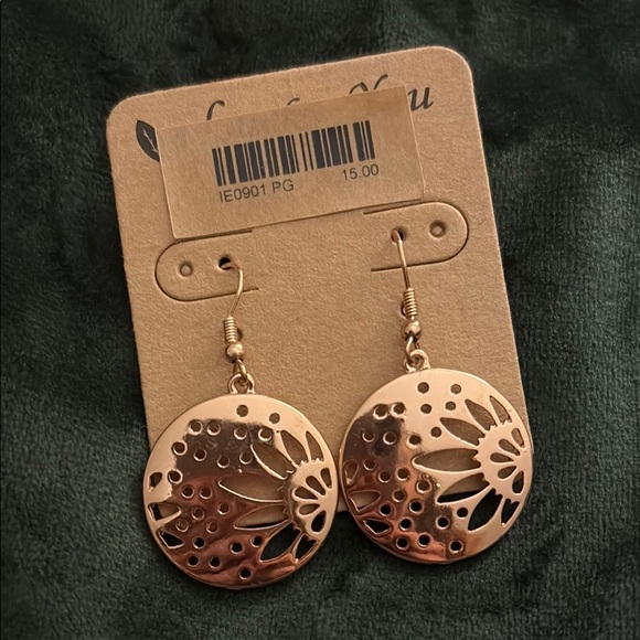Lucky You Jewelry - Gold Floral Earrings